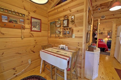 Red Barn Cabin image 6