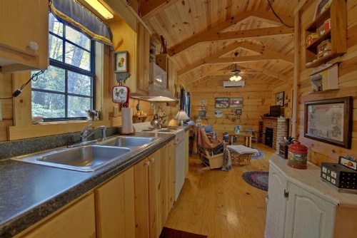 Red Barn Cabin image 9